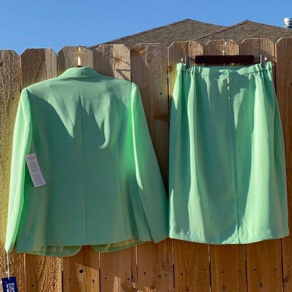 🔥 Take 50% OFF- Signature Collection Women's 2pc Skirt Suits, Size-12P - Picture 11 of 15